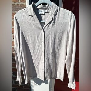 Garfield & Marks Elegant Women's Blouse in Light Gray, Size 4, NEW with tags